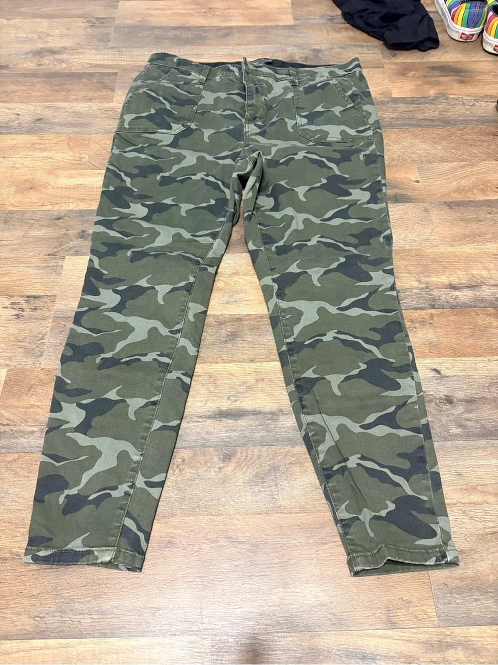Camouflage Stretch Utility Pants - Olive Camo